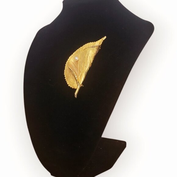 Vintage 60s Sphinx of London Gold Folded Leaf with Pearl Brooch Pin - Picture 2 of 8